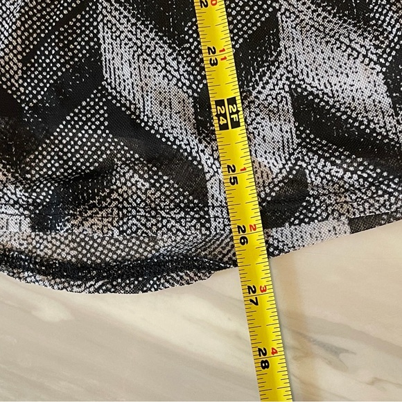 Cocomo Woman Black White Chevron Henley Tunic Top Ruched Sleeves Plus Size 3X - Picture 7 of 8